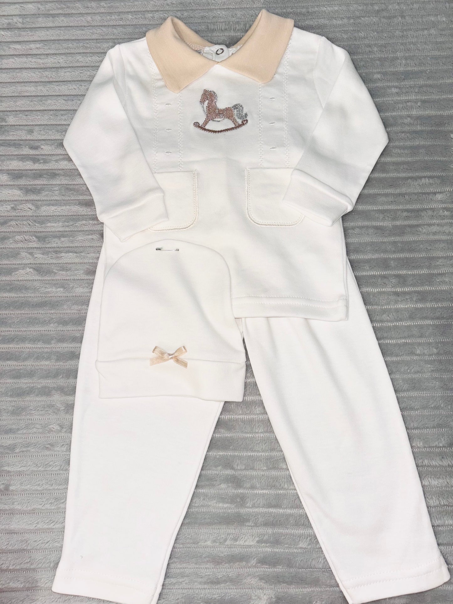Visara White Beige Rocking Lounge Set