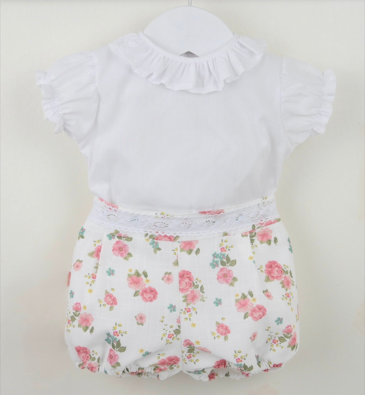 Pex Posy Shorts Outfit
